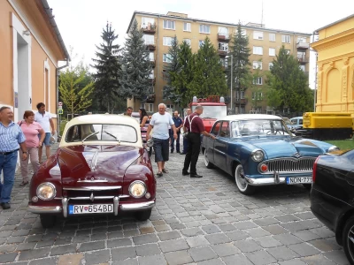 Historické veterány navštívili rožňavské múzeum