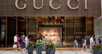 Akcie vlastníka Gucci stíhají výprodeje. Těžkou hlavu mu dělá vadnoucí poptávka v Číně | Newstream